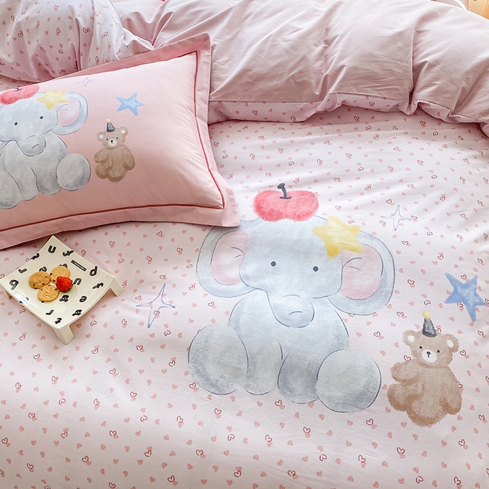 91家纺网 家纺一手货源 找家纺 眷恋家纺 2026新款全棉小清新铂金棉13376卡通三件套四件套 莫莉-粉