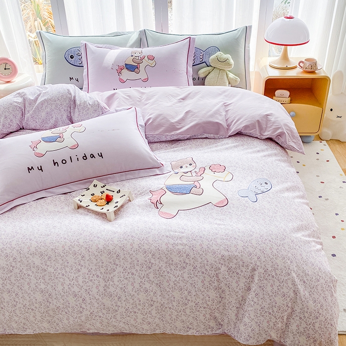 91家纺网 家纺一手货源 找家纺 眷恋家纺 2026新款全棉小清新铂金棉13376卡通三件套四件套 花与寻-紫