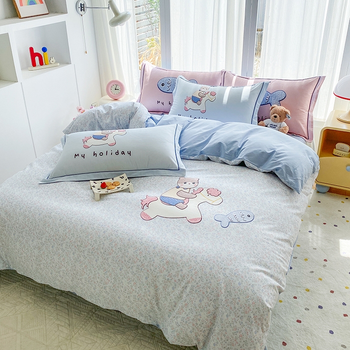 91家纺网 家纺一手货源 找家纺 眷恋家纺 2026新款全棉小清新铂金棉13376卡通三件套四件套 花与寻-灰