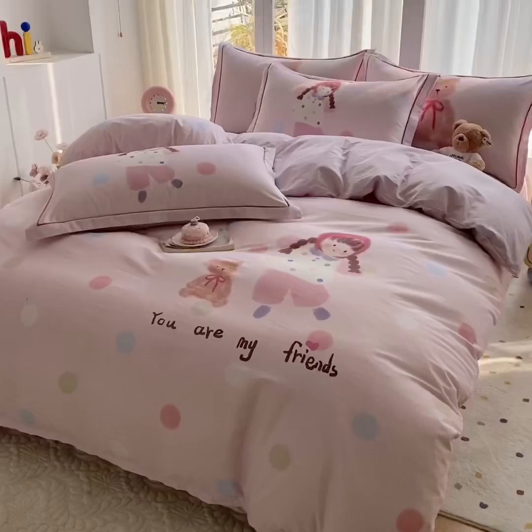 91家纺网 家纺一手货源 找家纺 眷恋家纺 2026新款全棉小清新铂金棉13376卡通三件套四件套 小不点-粉