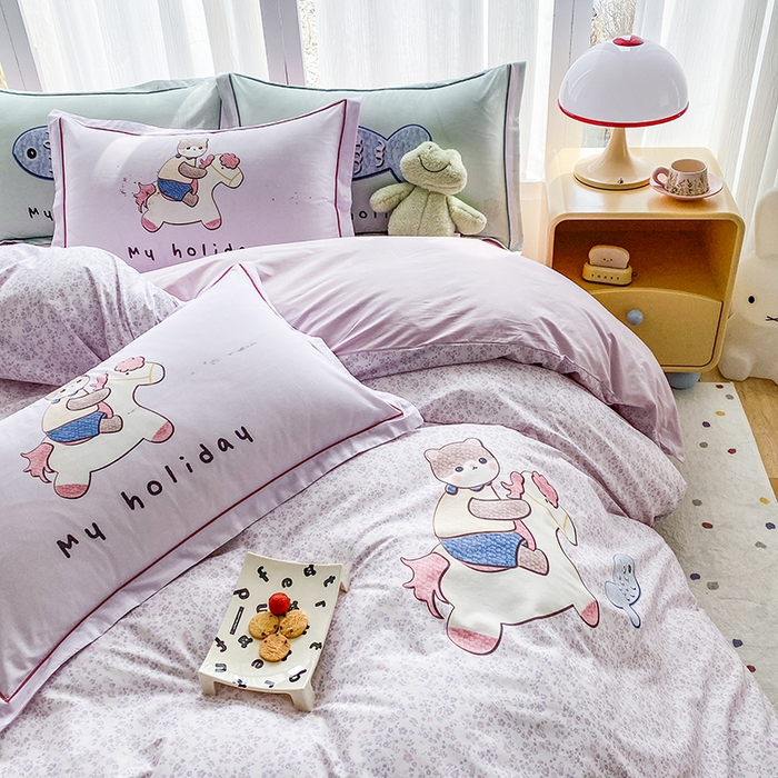 91家纺网 家纺一手货源 找家纺 眷恋家纺 2026新款全棉小清新铂金棉13376卡通三件套四件套 花与寻-紫