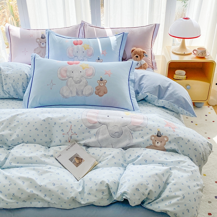 91家纺网 家纺一手货源 找家纺 眷恋家纺 2026新款全棉小清新铂金棉13376卡通三件套四件套 莫莉-兰