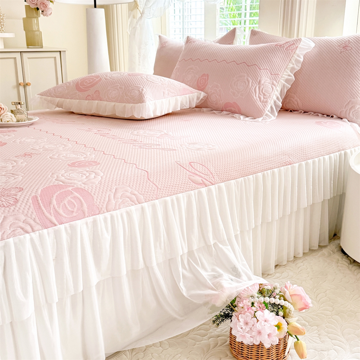 91家纺网 家纺一手货源 找家纺 优贝家纺 2026新款A类凉感豆豆席三件套床裙款软席子 花韵-粉玉