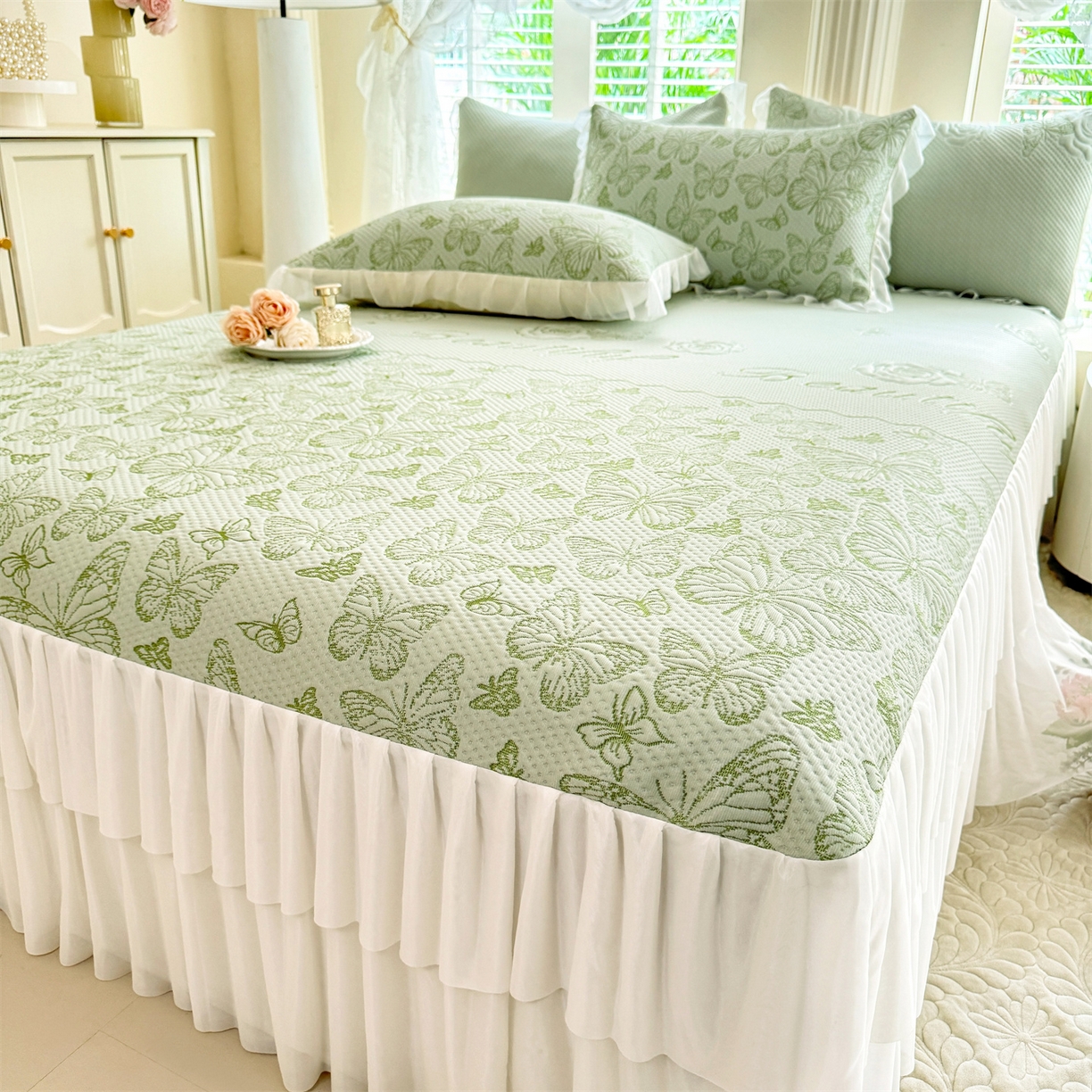 91家纺网 家纺一手货源 找家纺 优贝家纺 2026新款A类凉感豆豆席三件套床裙款软席子 蝶舞-清新绿