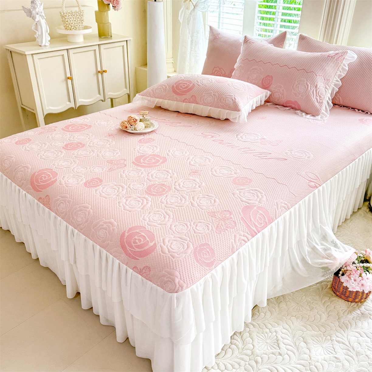 91家纺网 家纺一手货源 找家纺 优贝家纺 2026新款A类凉感豆豆席三件套床裙款软席子 花韵-粉玉