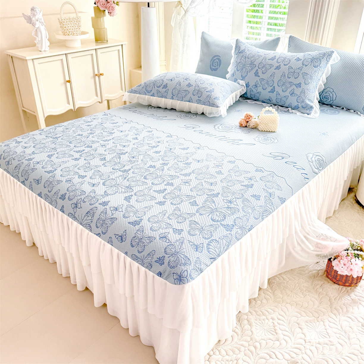 91家纺网 家纺一手货源 找家纺 优贝家纺 2026新款A类凉感豆豆席三件套床裙款软席子 蝶舞-天蓝