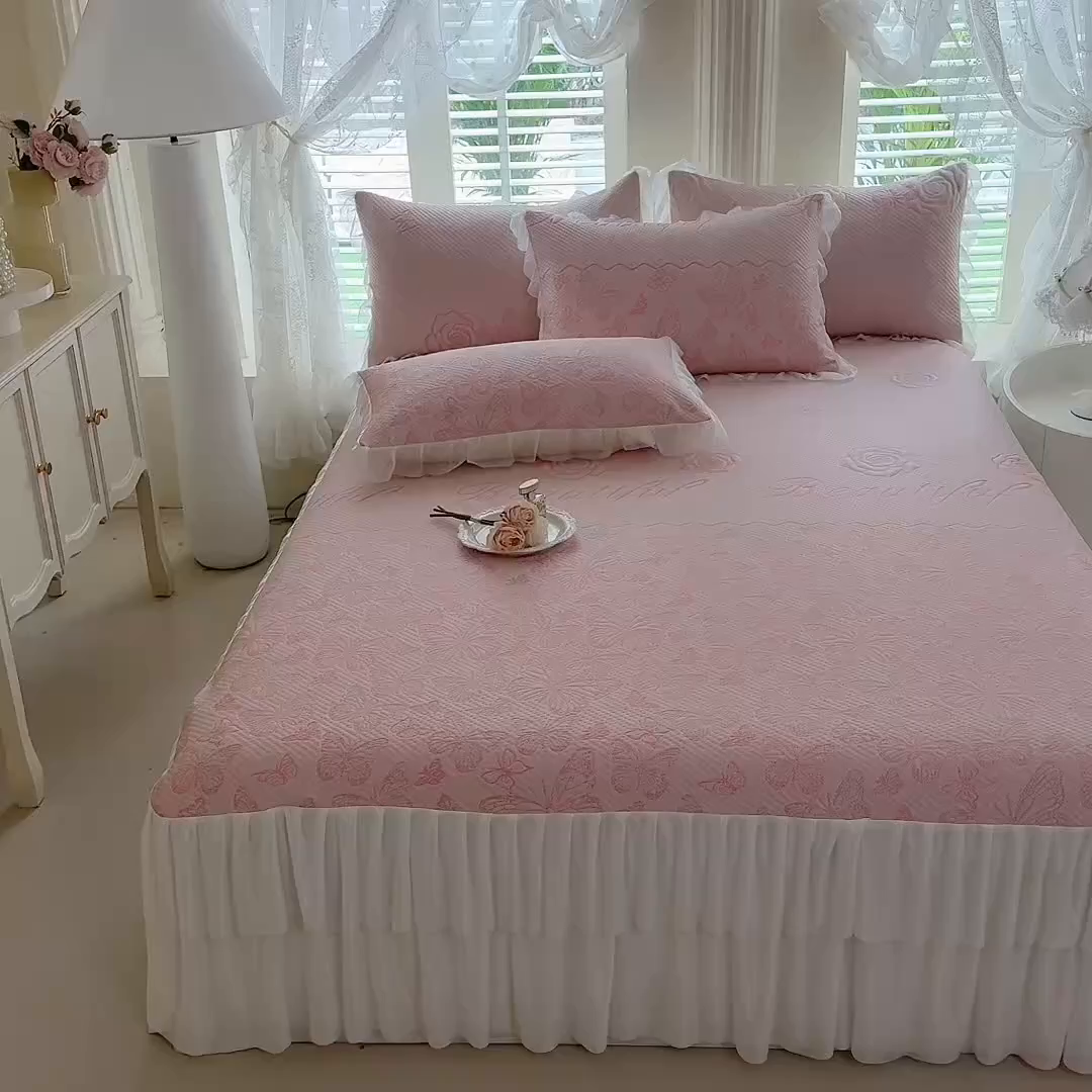 91家纺网 家纺一手货源 找家纺 优贝家纺 2026新款A类凉感豆豆席三件套床裙款软席子 蝶舞-粉玉