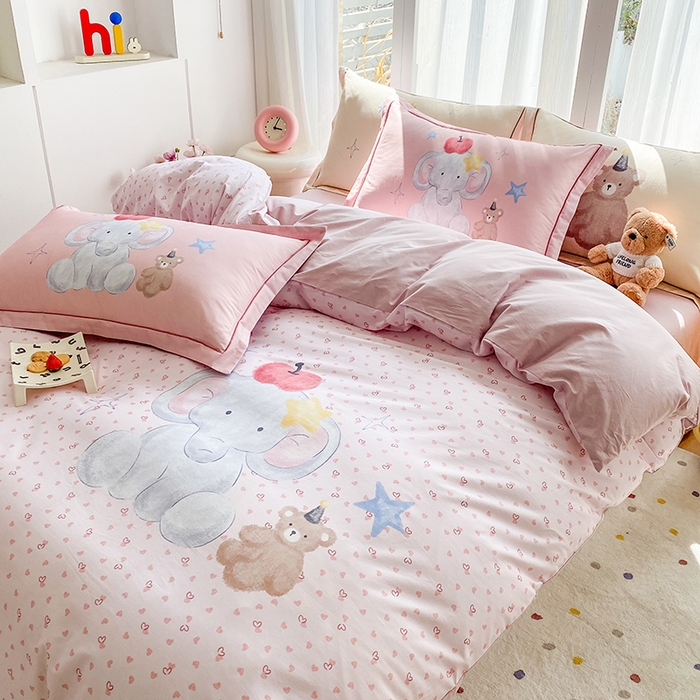 91家纺网 家纺一手货源 找家纺 眷恋家纺 2026新款全棉小清新铂金棉13376卡通三件套四件套 莫莉-粉