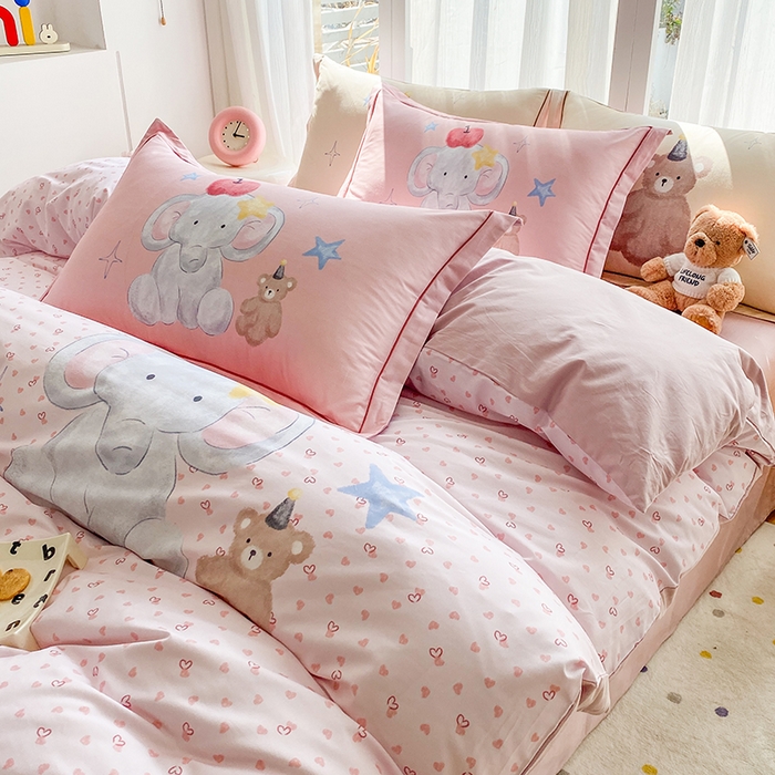 91家纺网 家纺一手货源 找家纺 眷恋家纺 2026新款全棉小清新铂金棉13376卡通三件套四件套 莫莉-粉