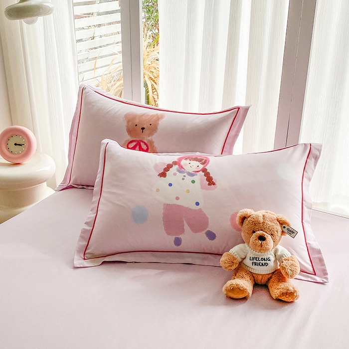 91家纺网 家纺一手货源 找家纺 眷恋家纺 2026新款全棉小清新铂金棉13376卡通三件套四件套 小不点-粉