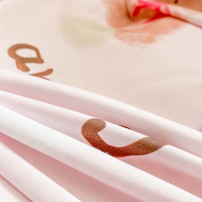 91家纺网 家纺一手货源 找家纺 眷恋家纺 2026新款全棉小清新铂金棉13376卡通三件套四件套 小不点-粉