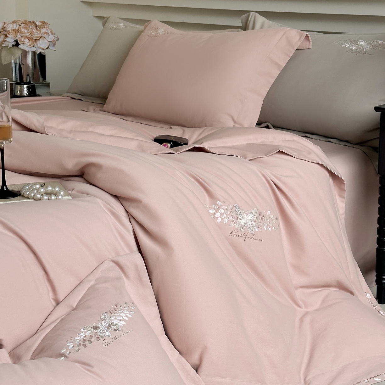 91家纺网 家纺一手货源 找家纺 （总）芯丝路家纺 2026新款全棉磨毛工艺绣花款四件套-蝶梦