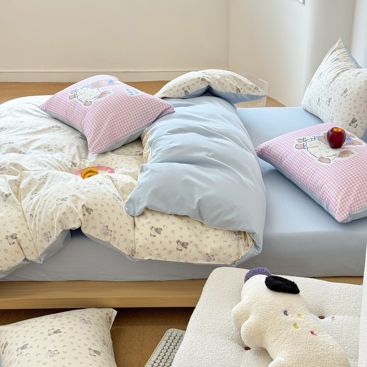 91家纺网 家纺一手货源 找家纺 RYB红黄兰 2026新款ins风全棉卡通纯棉三件套四件套 花园马尔济斯