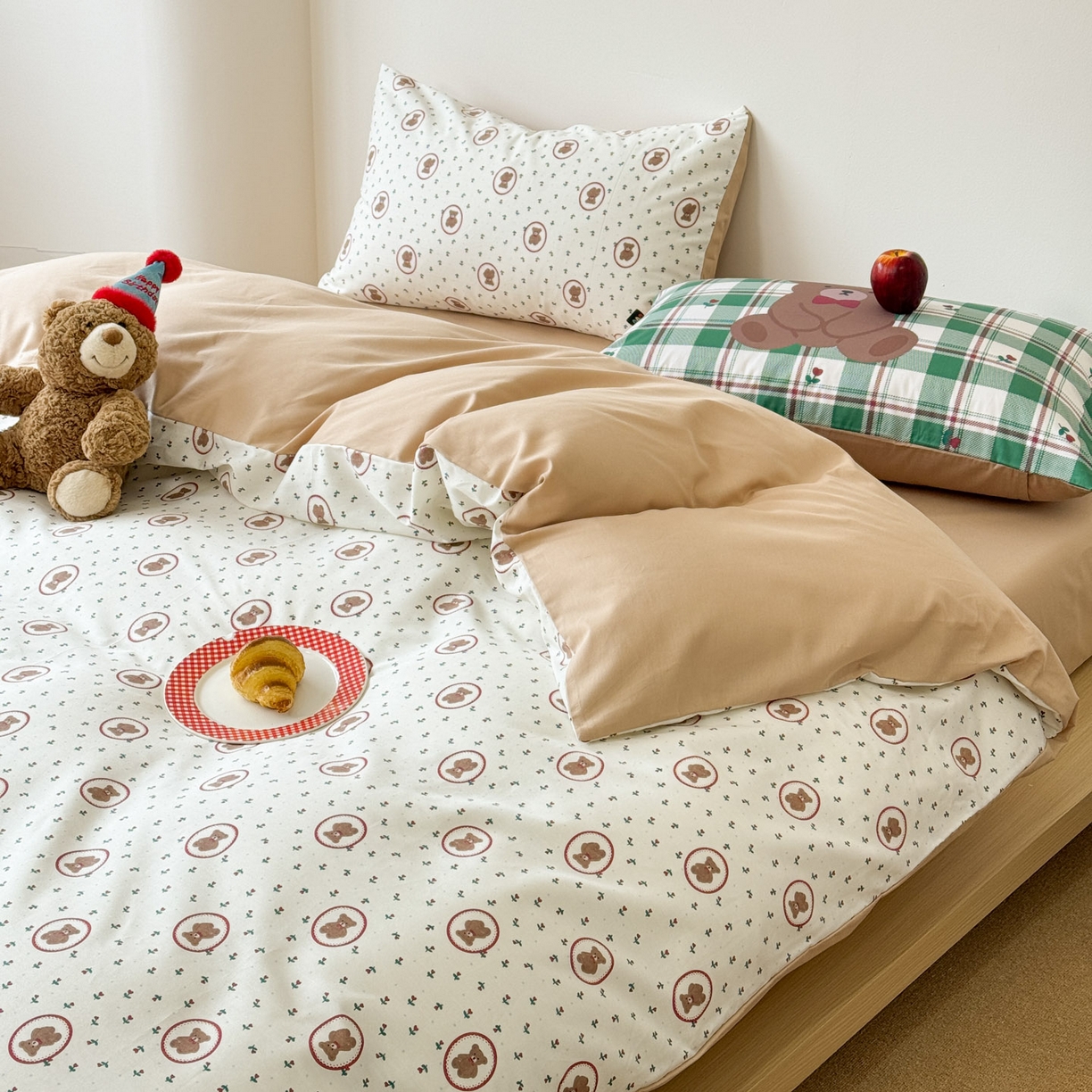 91家纺网 家纺一手货源 找家纺 RYB红黄兰 2026新款ins风全棉卡通纯棉三件套四件套 绿野仙棕熊