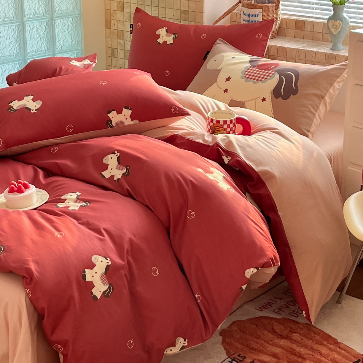 91家纺网 家纺一手货源 找家纺 RYB红黄兰 2026新款ins风全棉卡通纯棉三件套四件套 平安果小马