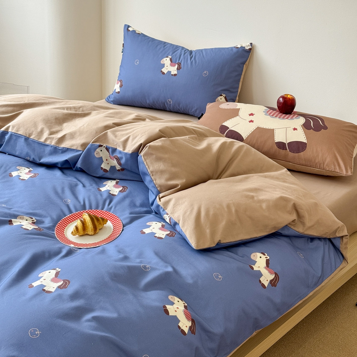 91家纺网 家纺一手货源 找家纺 RYB红黄兰 2026新款ins风全棉卡通纯棉三件套四件套 卡布里小马