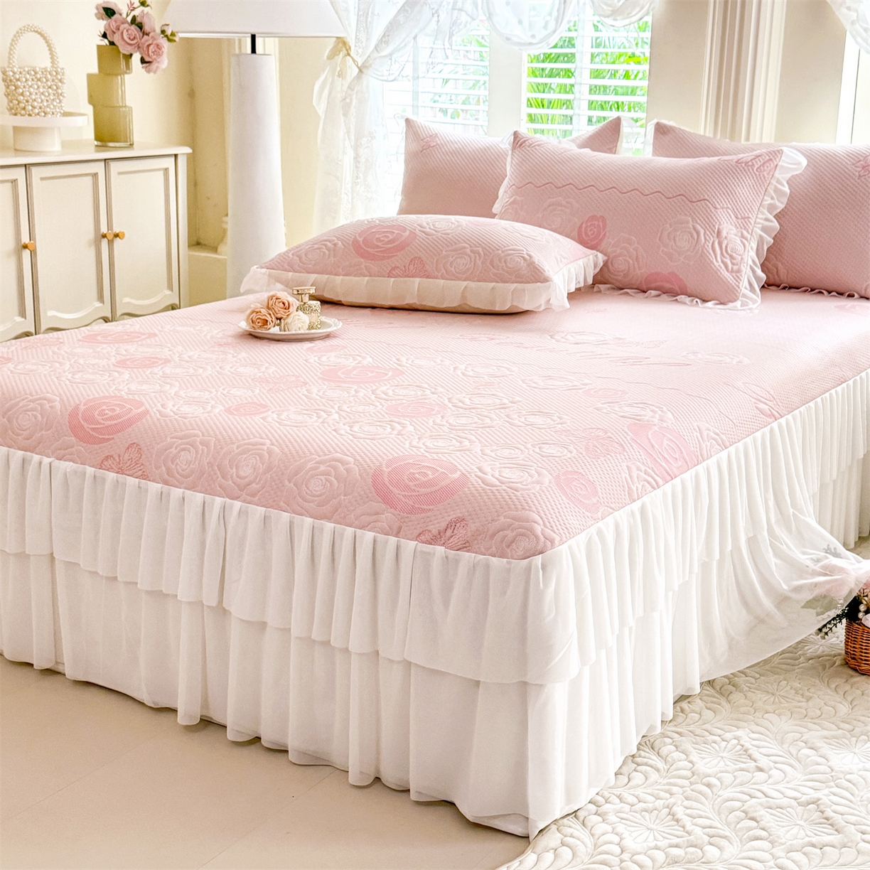 91家纺网 家纺一手货源 找家纺 绒棉世家 2026新款A类凉感豆豆席三件套床裙款软席子 花韵-粉玉