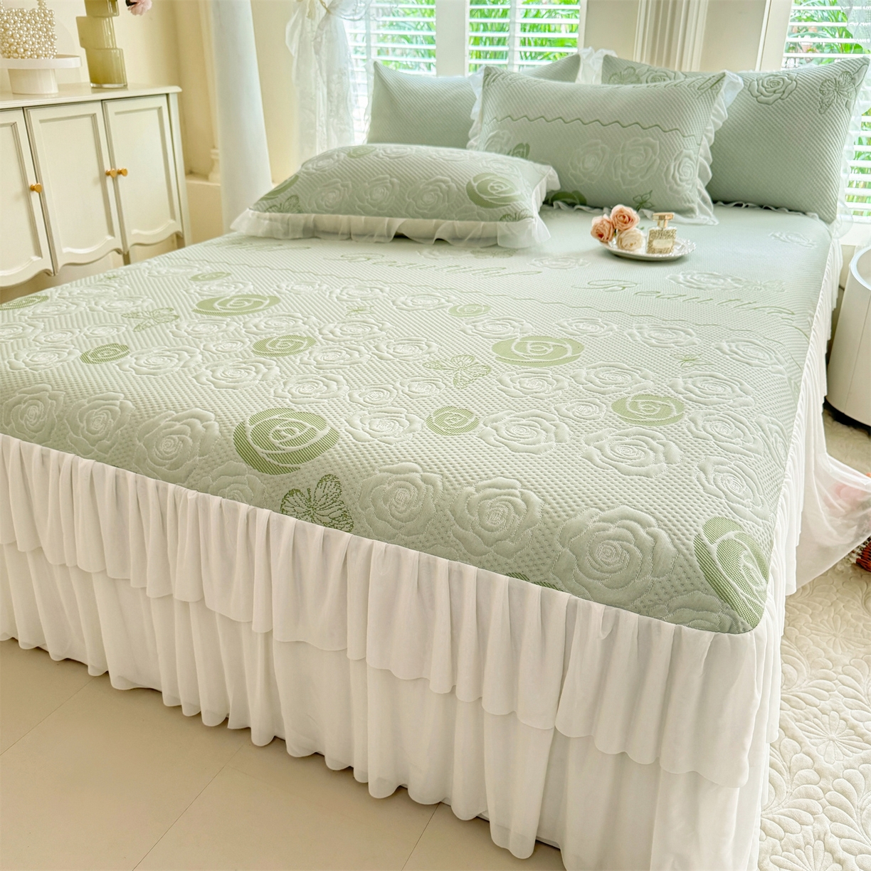 91家纺网 家纺一手货源 找家纺 绒棉世家 2026新款A类凉感豆豆席三件套床裙款软席子 花韵-清新绿