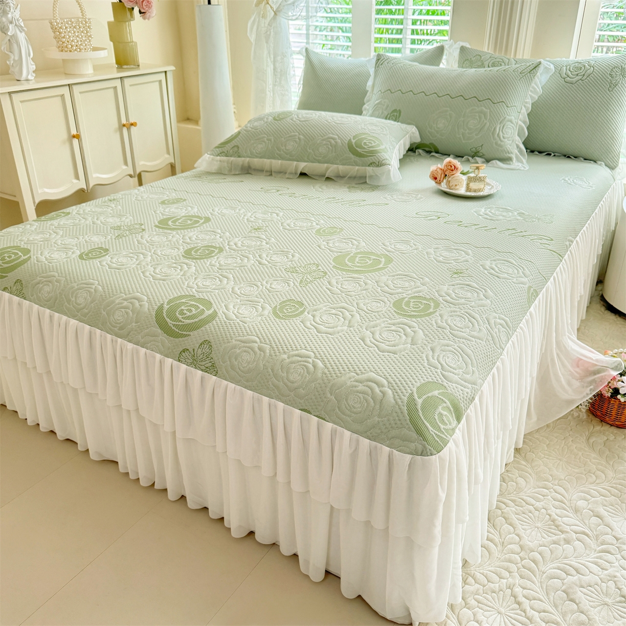 91家纺网 家纺一手货源 找家纺 绒棉世家 2026新款A类凉感豆豆席三件套床裙款软席子 花韵-清新绿