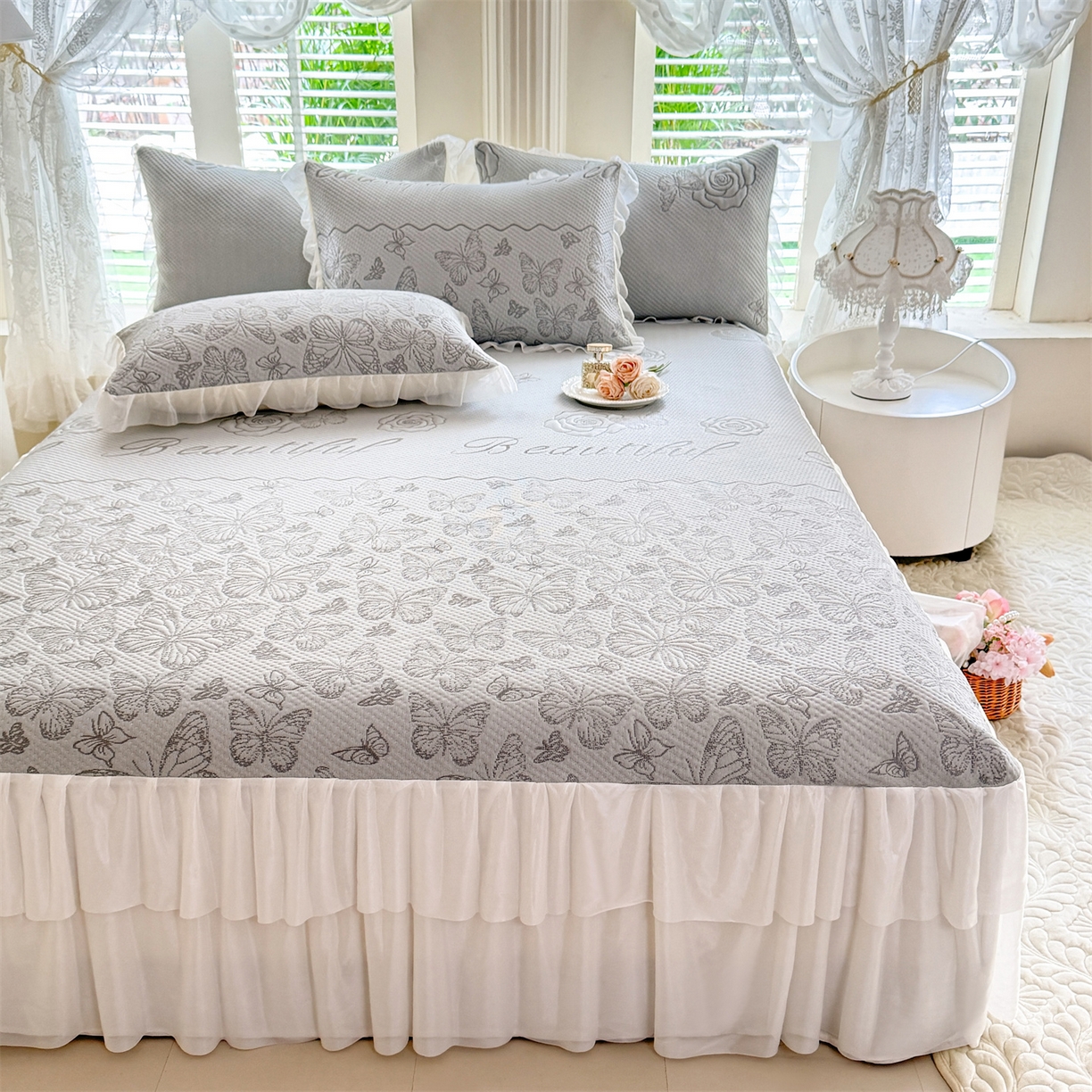 91家纺网 家纺一手货源 找家纺 绒棉世家 2026新款A类凉感豆豆席三件套床裙款软席子 蝶舞-山灰