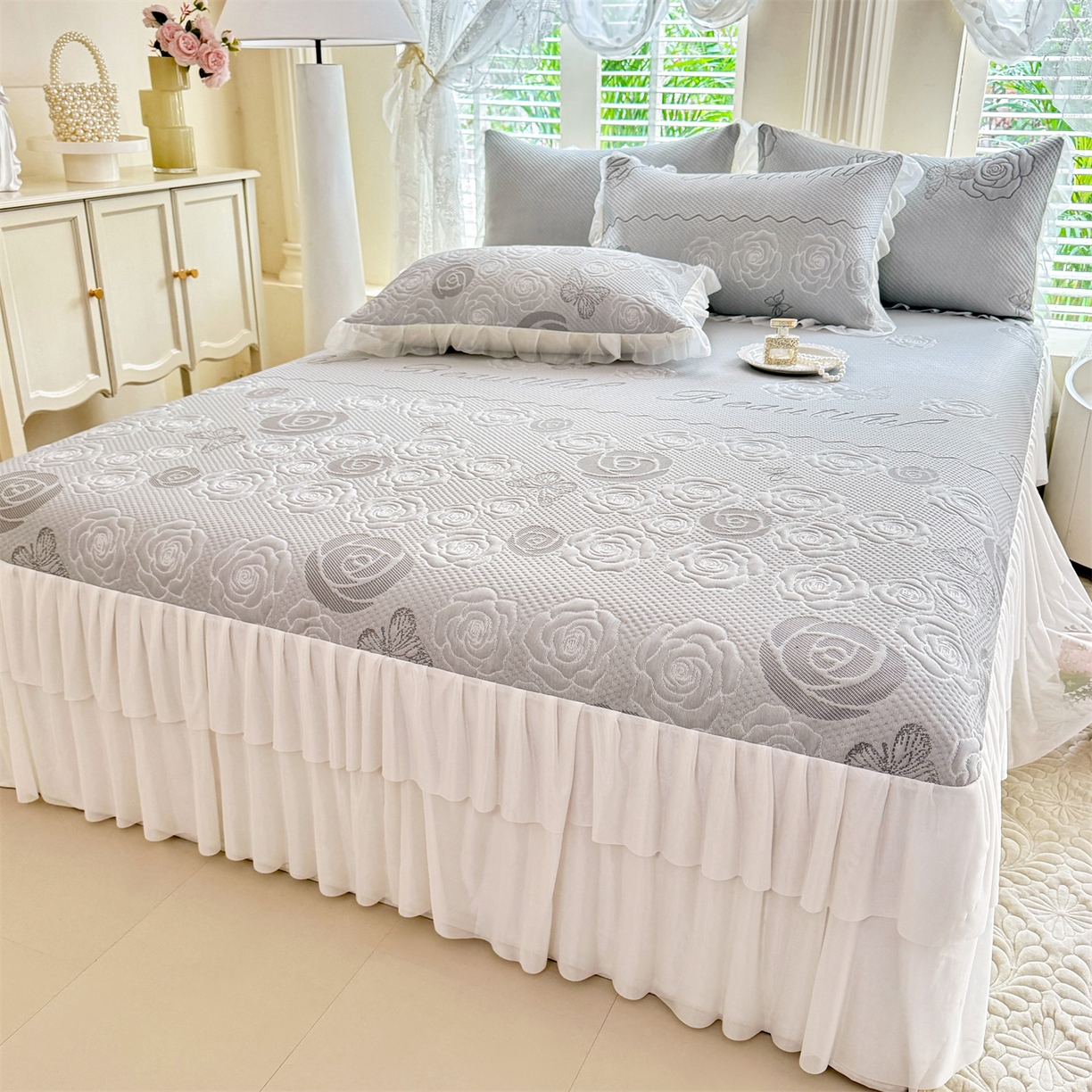 91家纺网 家纺一手货源 找家纺 绒棉世家 2026新款A类凉感豆豆席三件套床裙款软席子 花韵-山灰