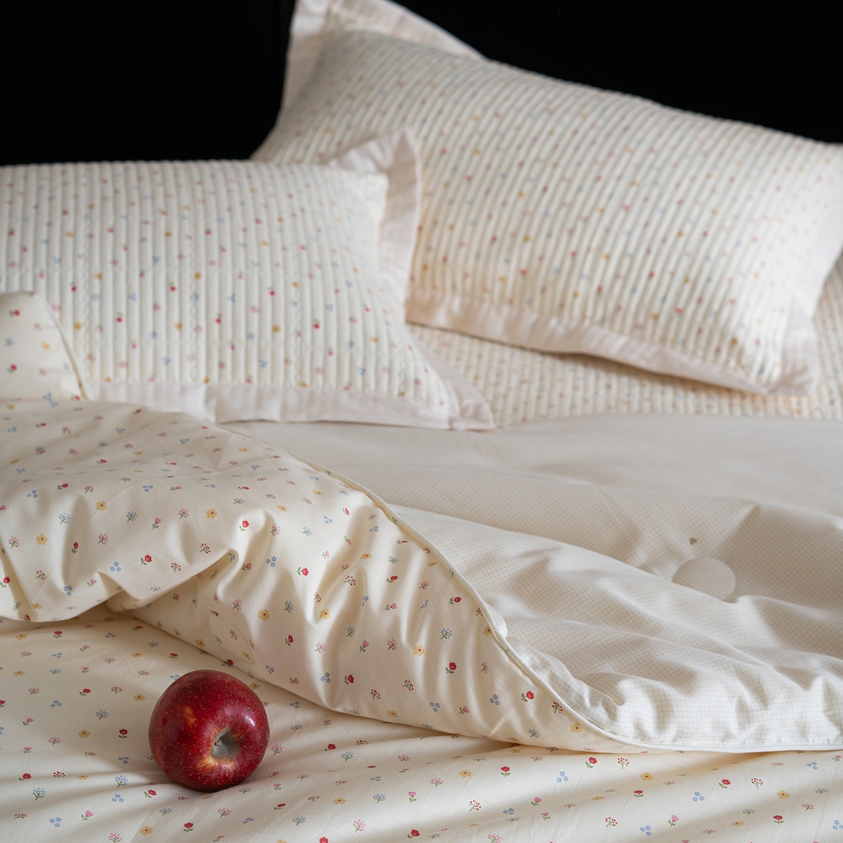 91家纺网 家纺一手货源 找家纺 床盖工厂店 2026新款双面全棉填充大豆棉春秋被夏被子被芯 奶昔