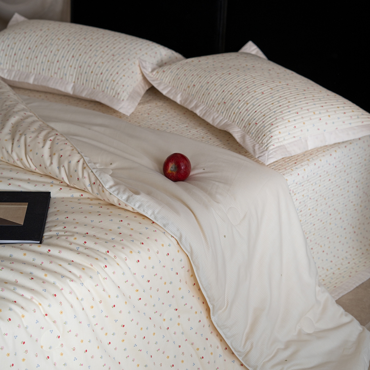 91家纺网 家纺一手货源 找家纺 床盖工厂店 2026新款双面全棉填充大豆棉春秋被夏被子被芯 奶昔