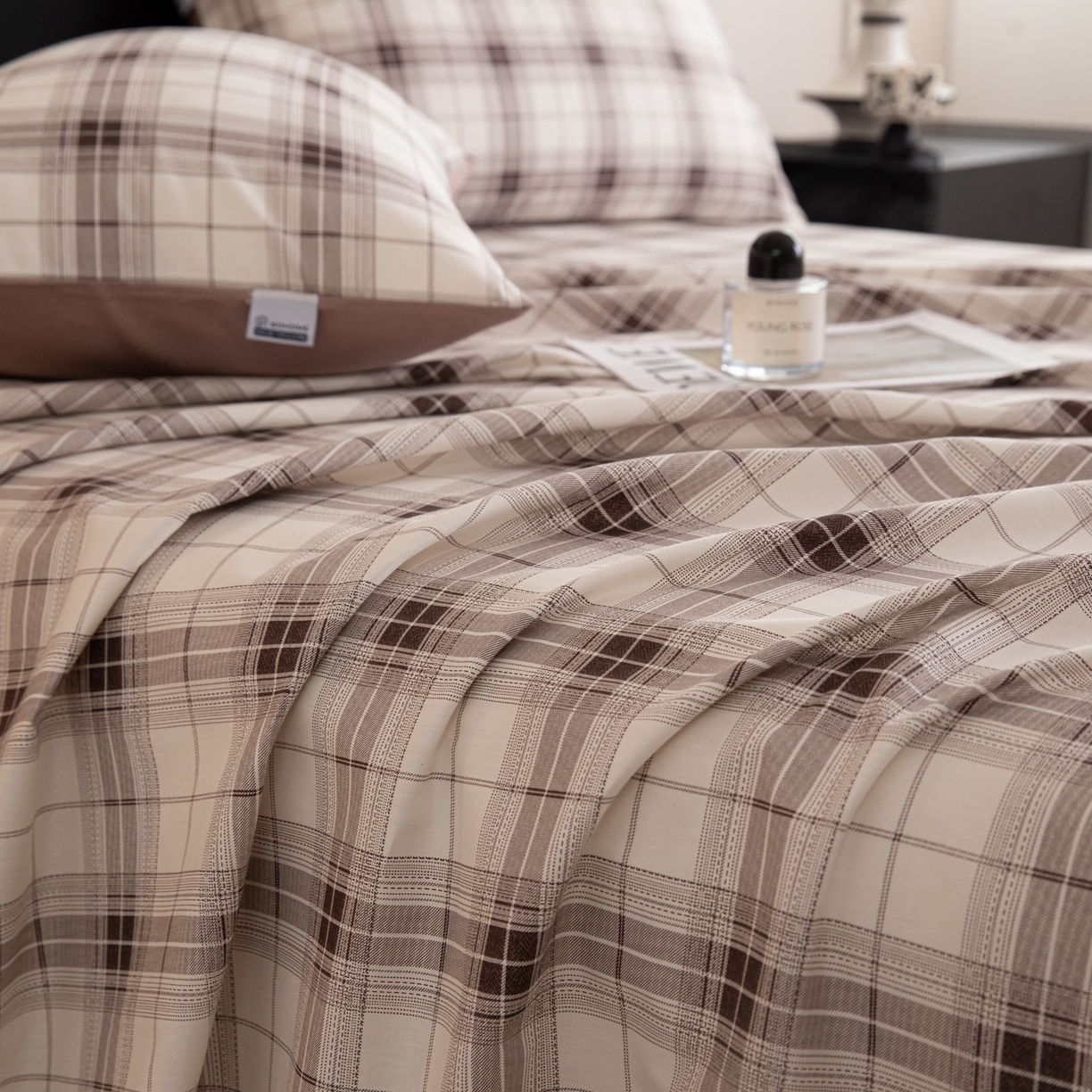 91家纺网 家纺一手货源 找家纺 女子家纺 2026新款40支13070全棉纯棉简约格子A版单床单床单单件 英伦-棕咖