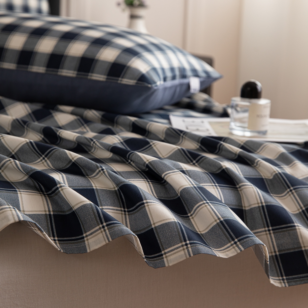 91家纺网 家纺一手货源 找家纺 女子家纺 2026新款40支13070全棉纯棉简约格子A版单床单床单单件 藏青学院