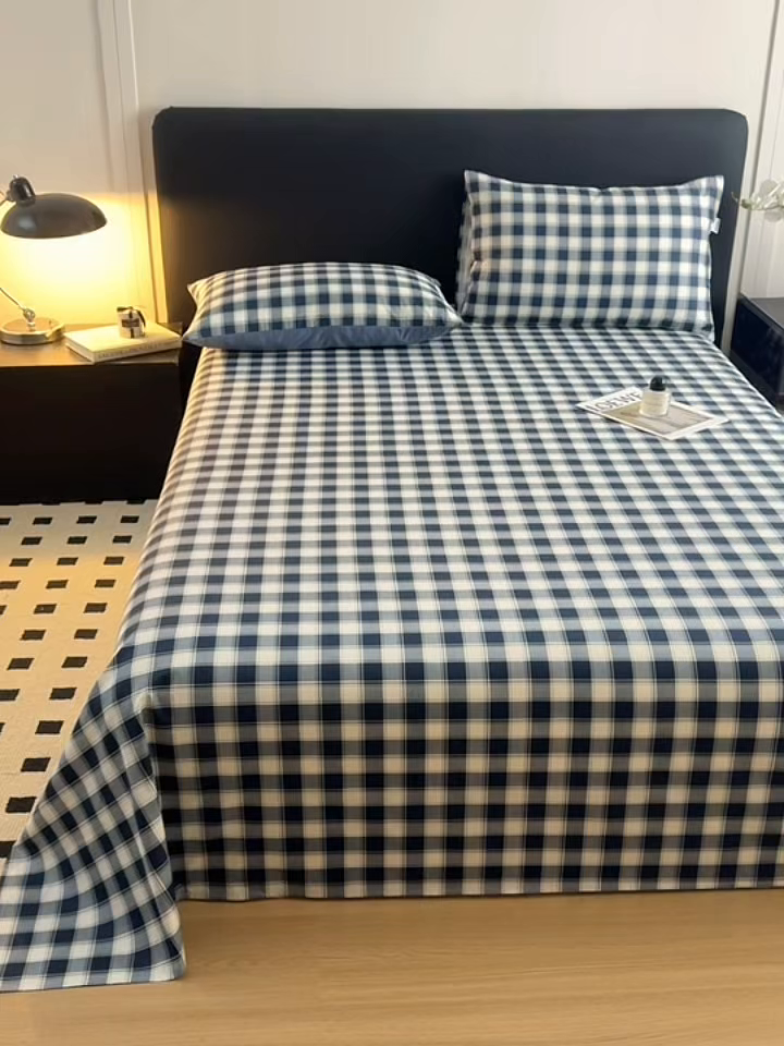 91家纺网 家纺一手货源 找家纺 女子家纺 2026新款40支13070全棉纯棉简约格子A版单床单床单单件 藏青学院