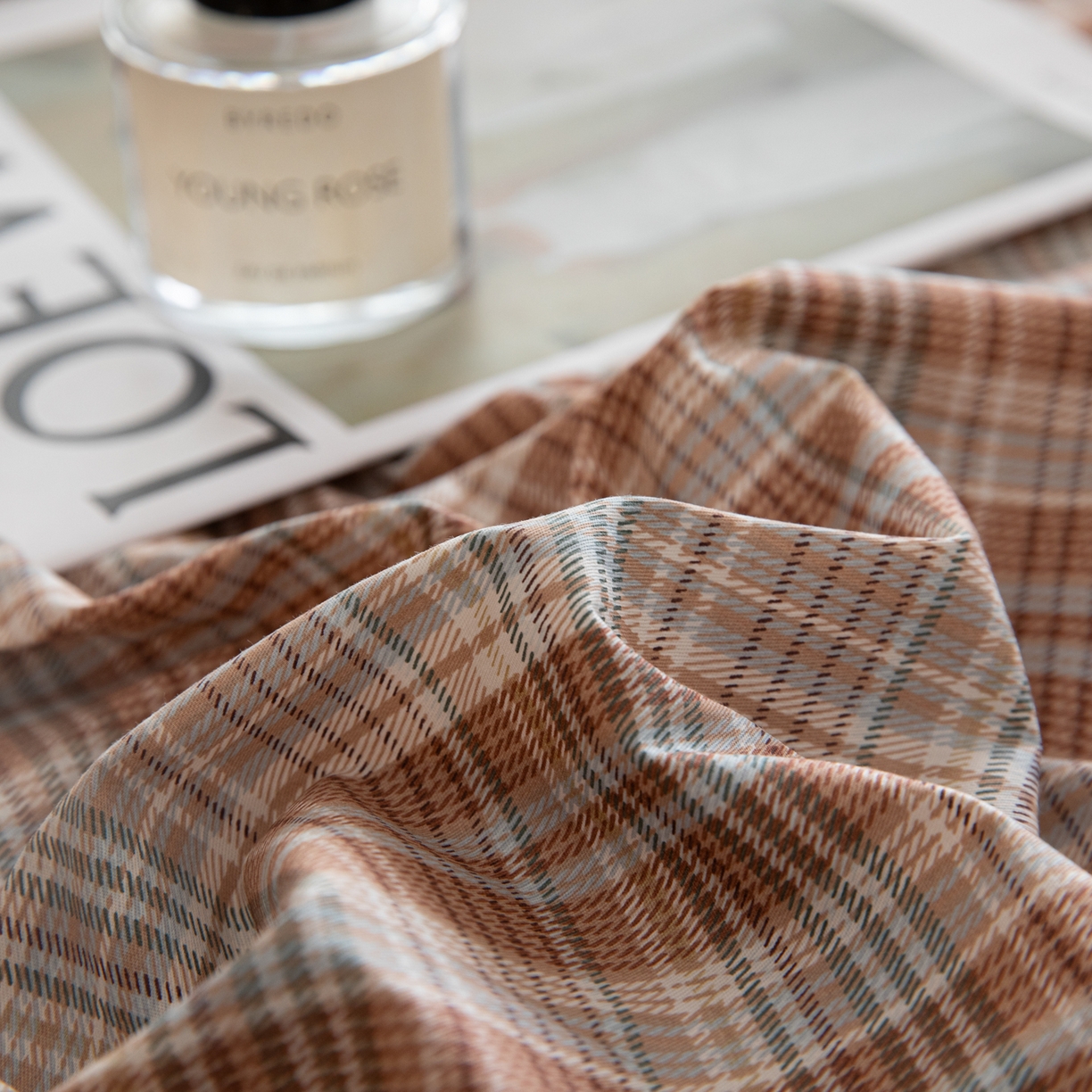 91家纺网 家纺一手货源 找家纺 女子家纺 2026新款40支13070全棉纯棉简约格子A版单床单床单单件 赤茶格