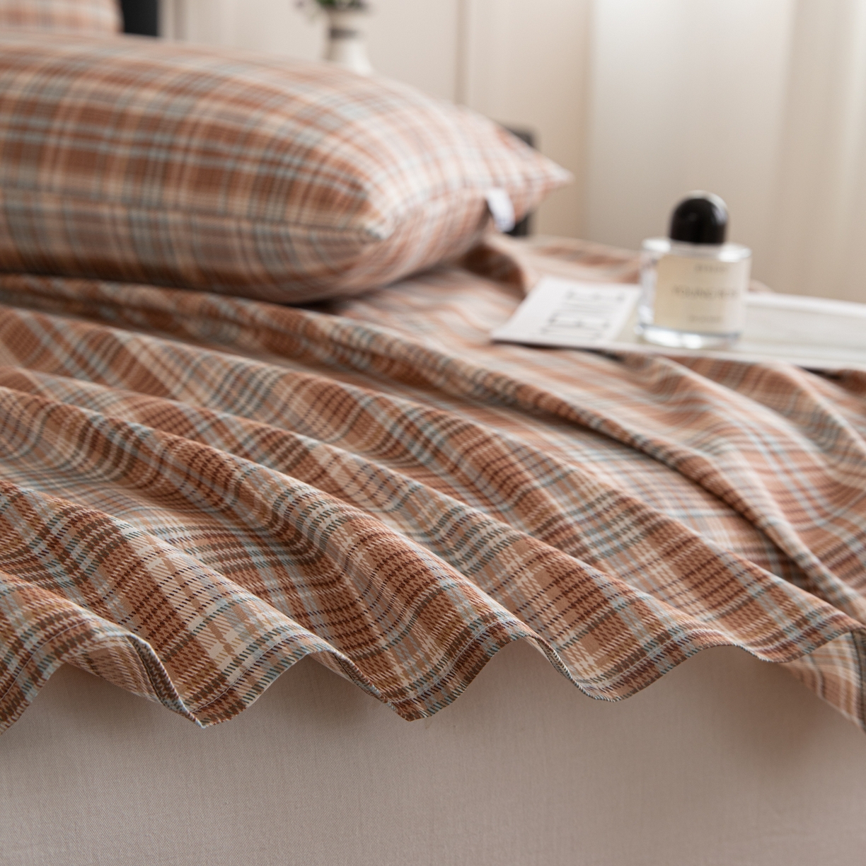 91家纺网 家纺一手货源 找家纺 女子家纺 2026新款40支13070全棉纯棉简约格子A版单床单床单单件 赤茶格