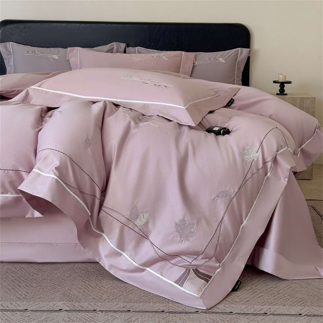 （总）芯丝路家纺 2026春夏新款初棉纯色绣花四件套(宽边嵌线工艺款）-枫锦