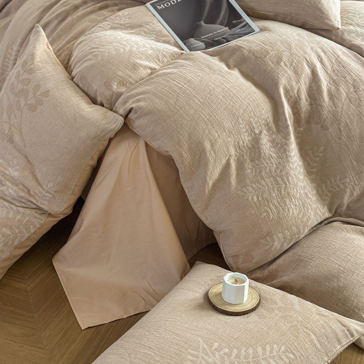 91家纺网 家纺一手货源 找家纺 田野 2026新款全棉水洗提花三层纱四件套 卡维  粉驼