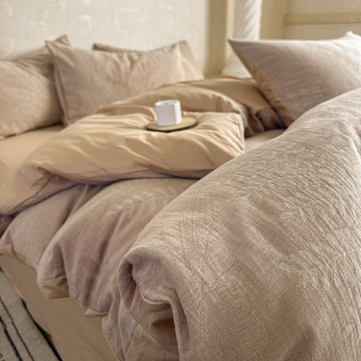 91家纺网 家纺一手货源 找家纺 田野 2026新款全棉水洗提花三层纱四件套 卡维  粉驼