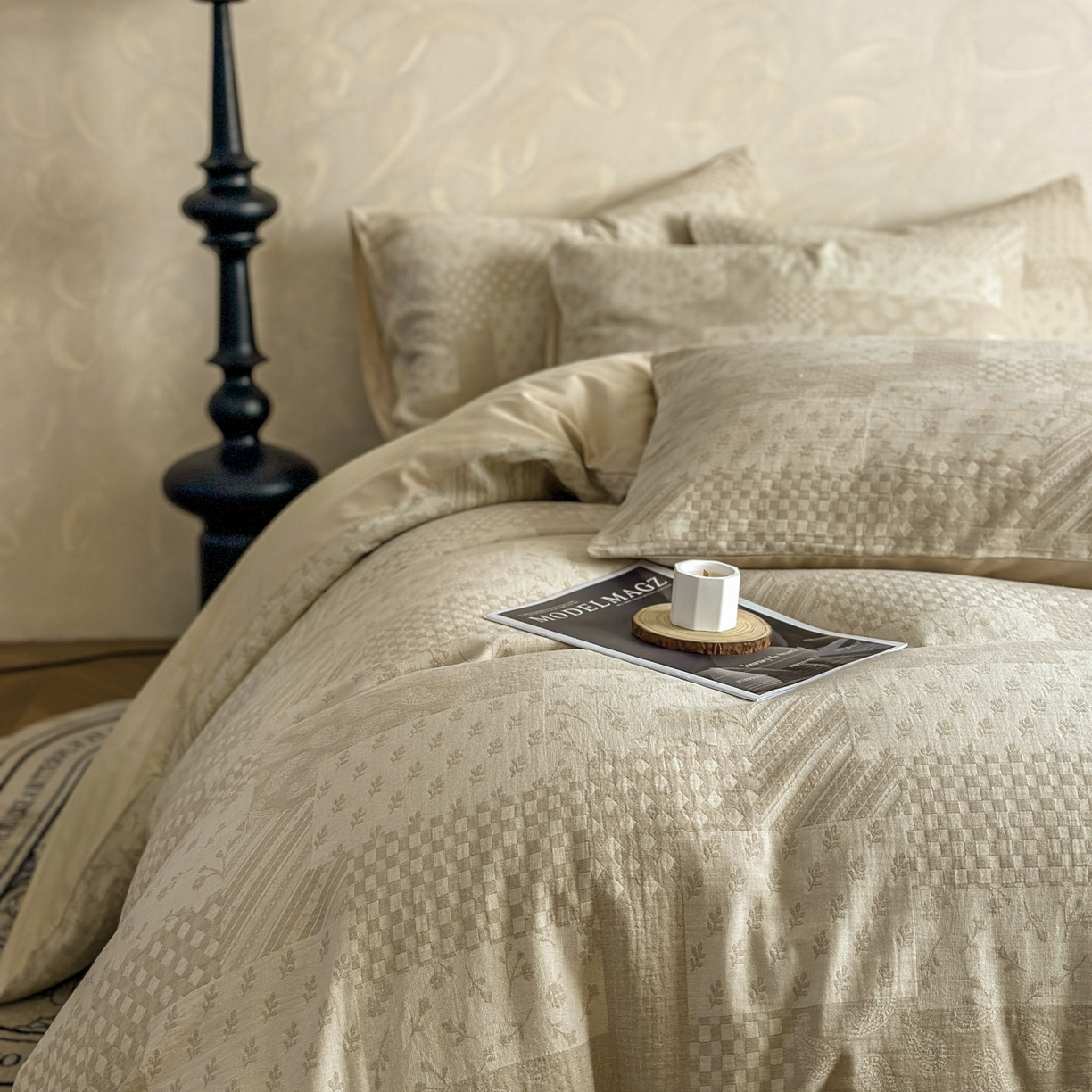 91家纺网 家纺一手货源 找家纺 田野 2026新款全棉水洗提花三层纱四件套 浮光 米驼