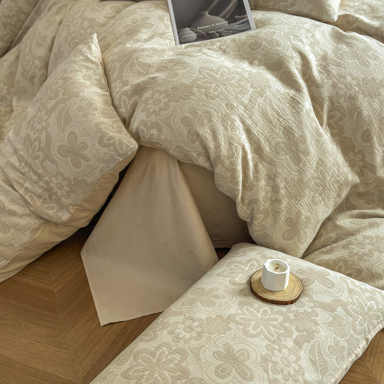 91家纺网 家纺一手货源 找家纺 田野 2026新款全棉水洗提花三层纱四件套 花语 米驼