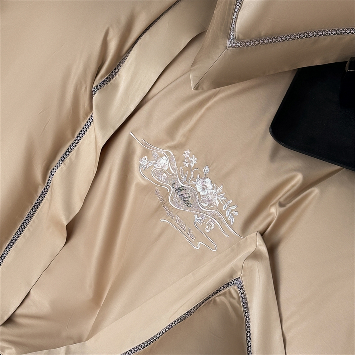 91家纺网 家纺一手货源 找家纺 （总）芯丝路家纺 2026春夏新款初棉纯色绣花四件套(宽边嵌线工艺款）-菲奥娜