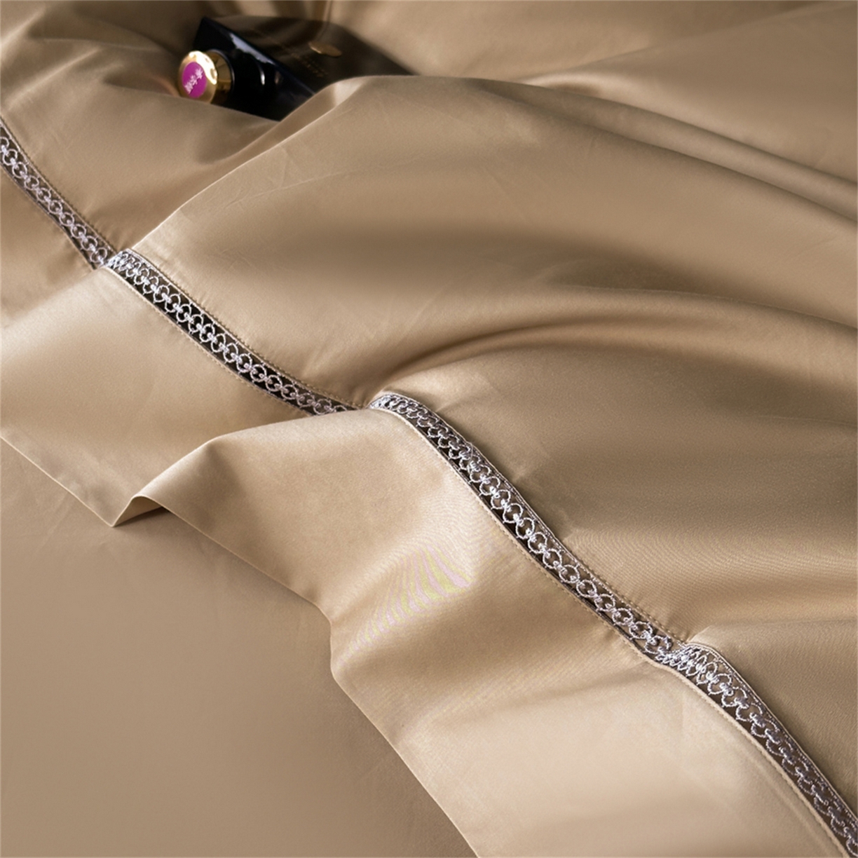 91家纺网 家纺一手货源 找家纺 （总）芯丝路家纺 2026春夏新款初棉纯色绣花四件套(宽边嵌线工艺款）-菲奥娜