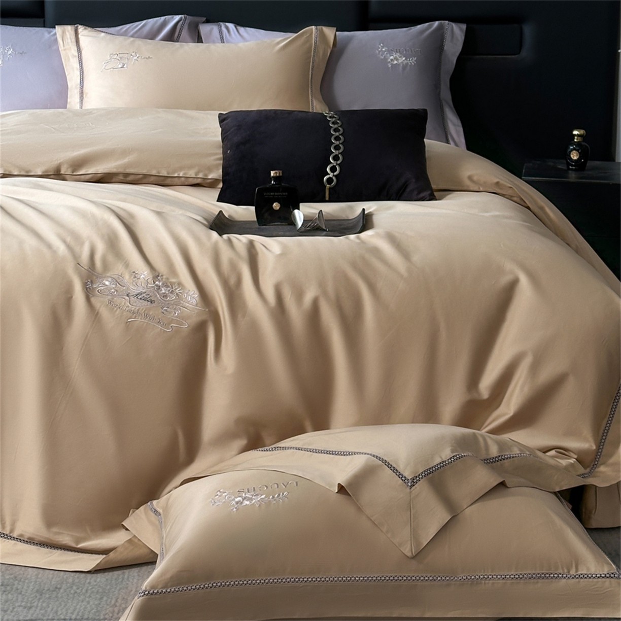 91家纺网 家纺一手货源 找家纺 （总）芯丝路家纺 2026春夏新款初棉纯色绣花四件套(宽边嵌线工艺款）-菲奥娜