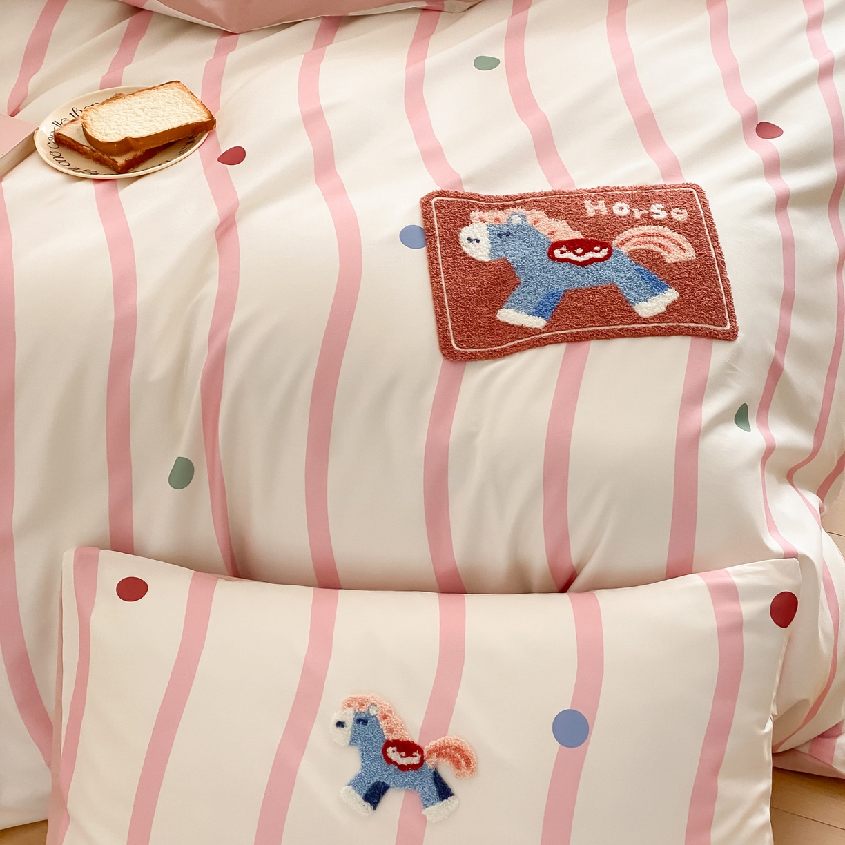 91家纺网 家纺一手货源 找家纺 如一 2026新款50S数码全棉长绒棉纯棉毛巾绣四件套 萌萌马