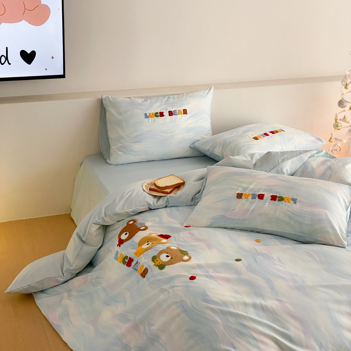 91家纺网 家纺一手货源 找家纺 如一 2026新款50S数码全棉长绒棉纯棉毛巾绣四件套 幸运熊