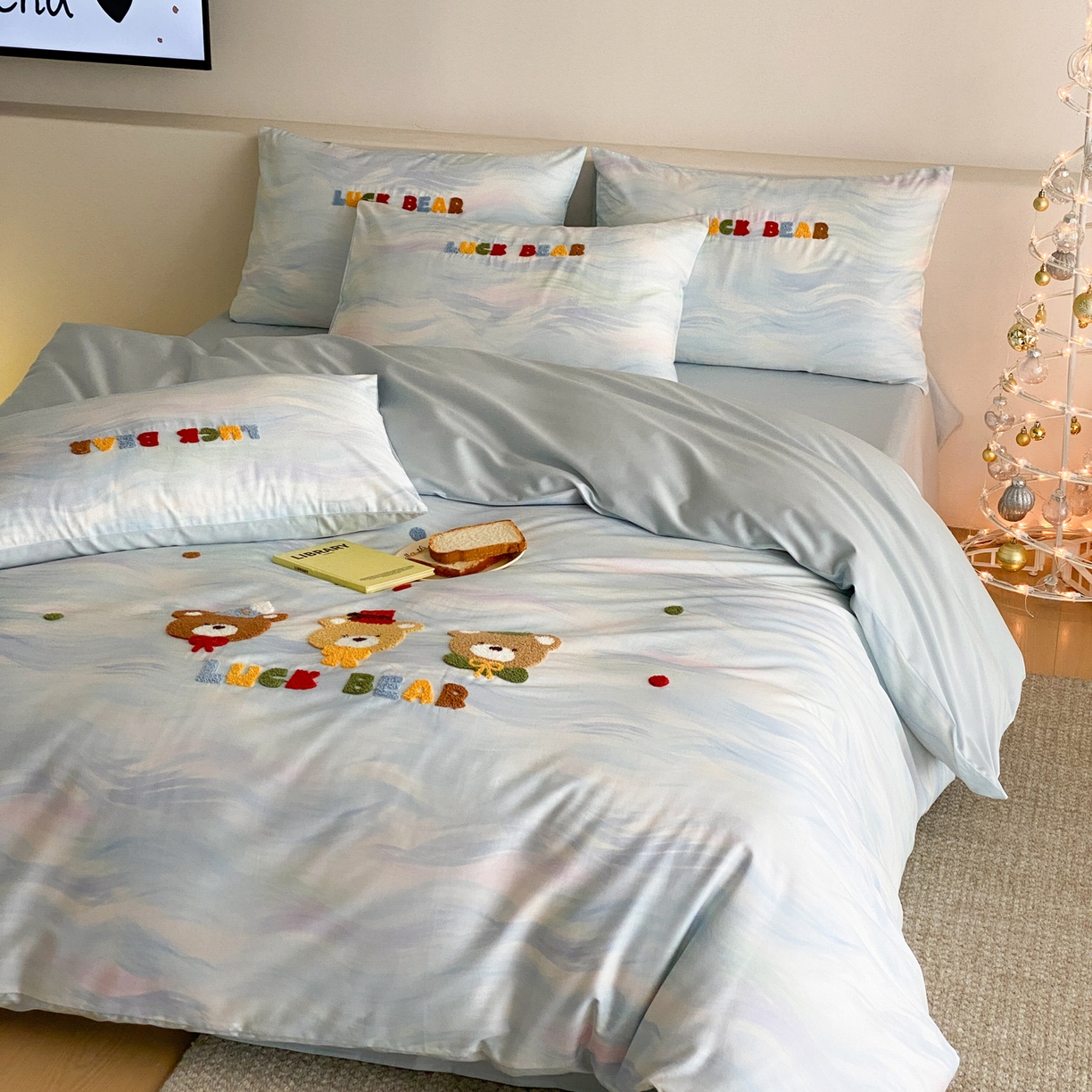 91家纺网 家纺一手货源 找家纺 如一 2026新款50S数码全棉长绒棉纯棉毛巾绣四件套 幸运熊