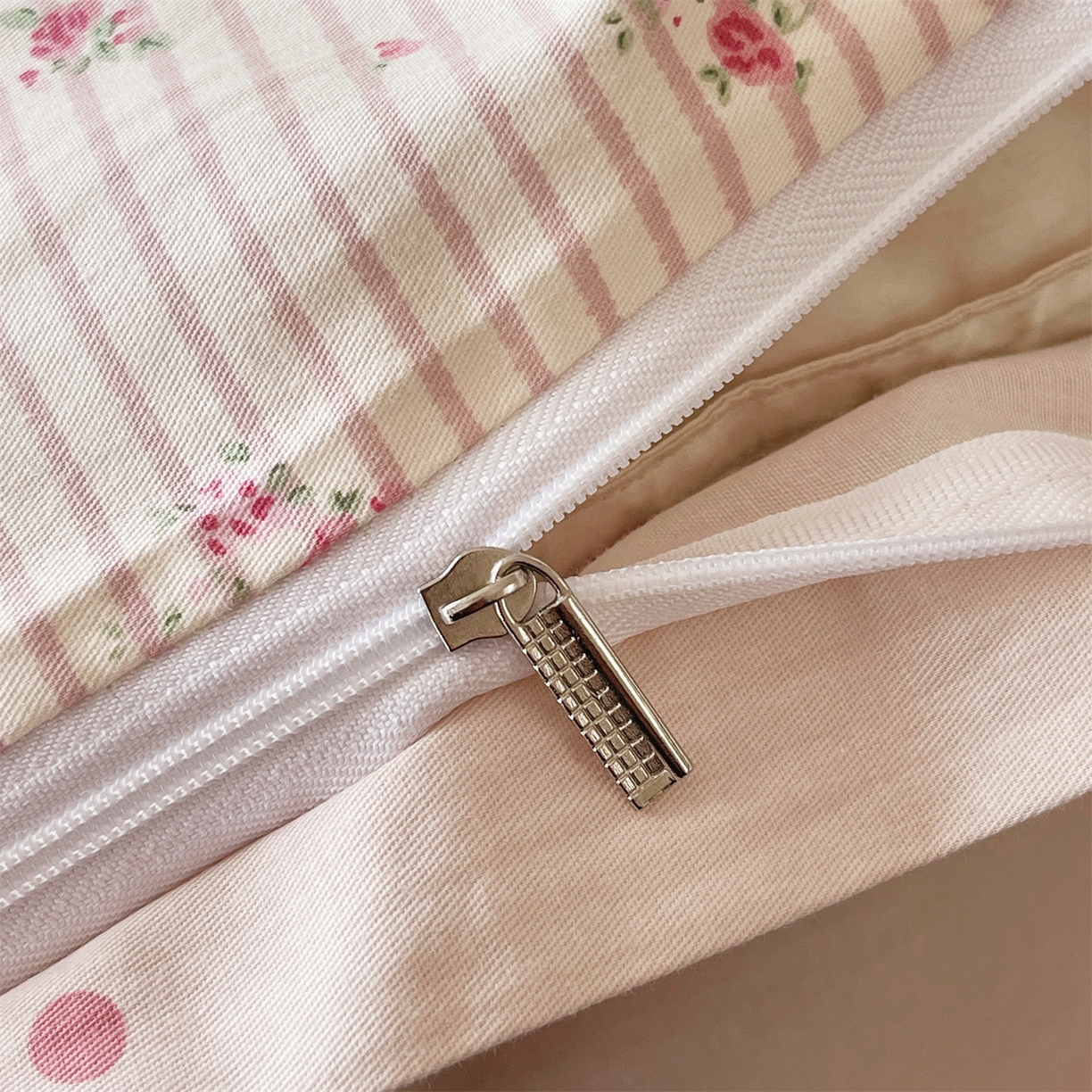 91家纺网 家纺一手货源 找家纺 宝齐莱家纺 2026新款全棉纯棉13372印花被套单被套被套单件 小确幸