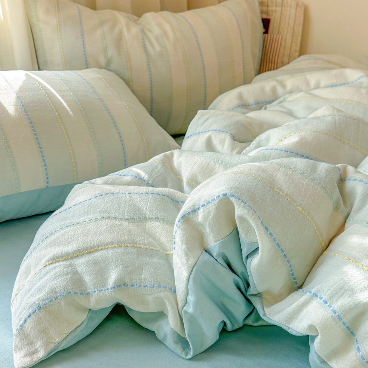 91家纺网 家纺一手货源 找家纺 田野 2026新款水洗棉提花人字小清新系列四件套 晴空蓝条