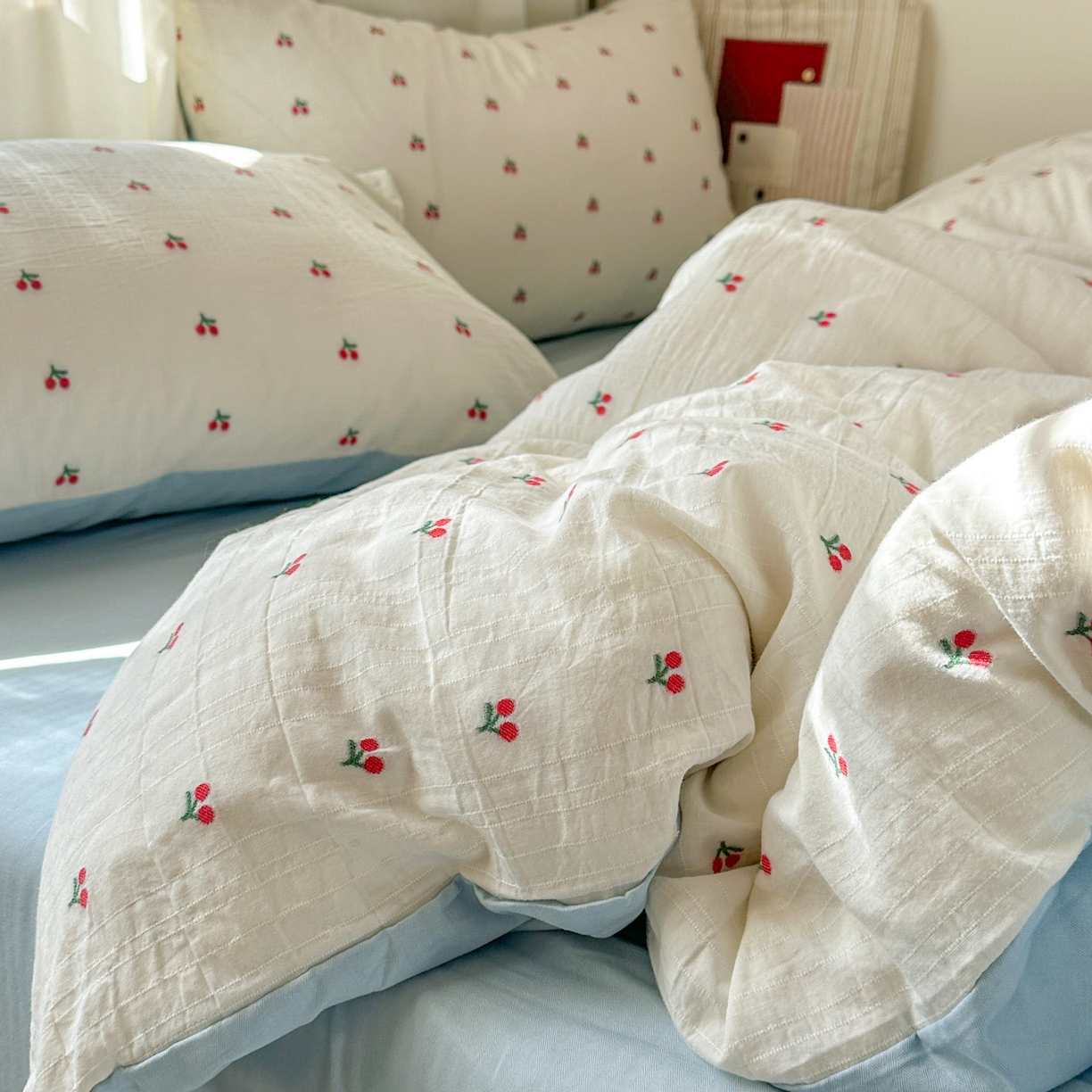 91家纺网 家纺一手货源 找家纺 田野 2026新款水洗棉提花人字小清新系列四件套 红樱漾蓝