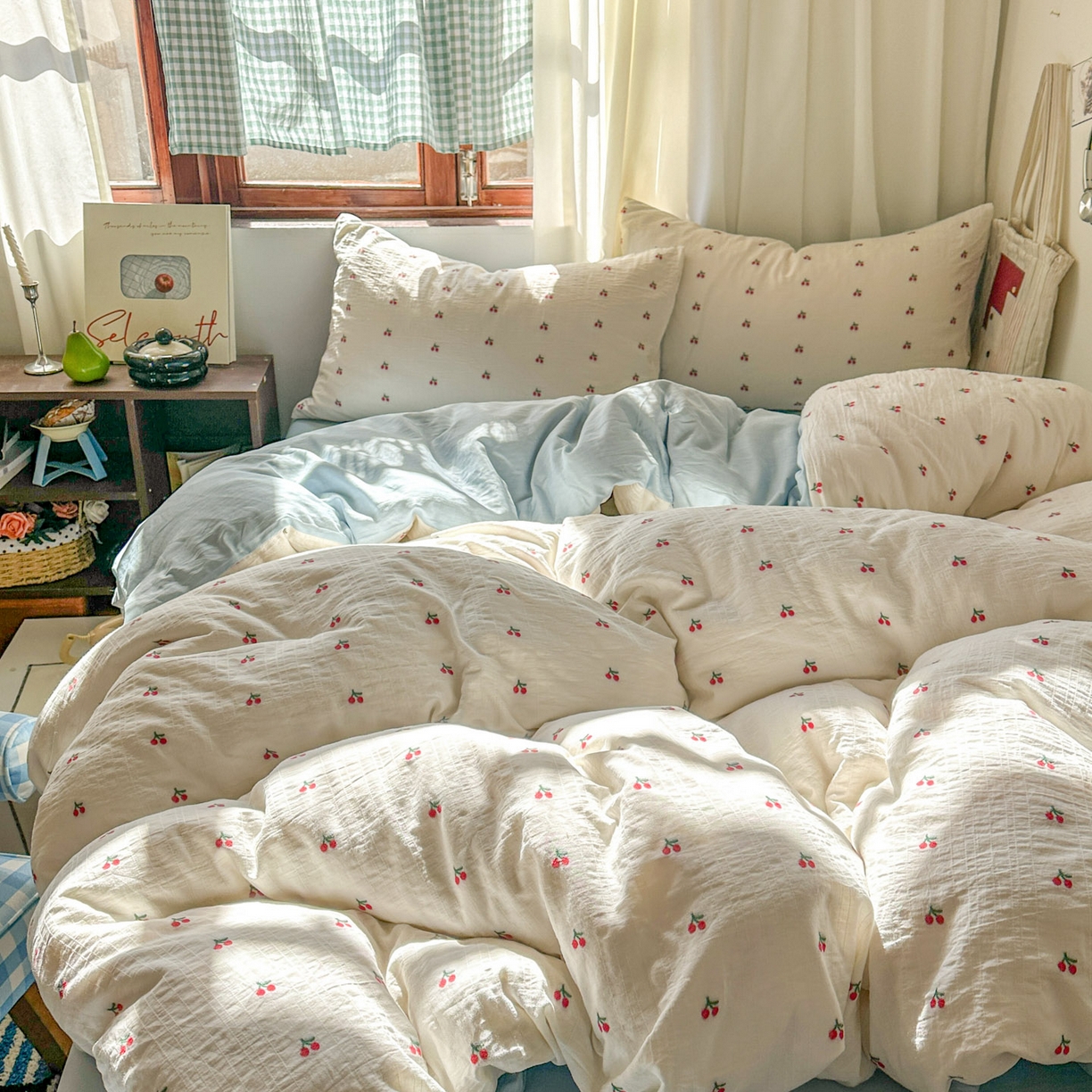 91家纺网 家纺一手货源 找家纺 田野 2026新款水洗棉提花人字小清新系列四件套 红樱漾蓝