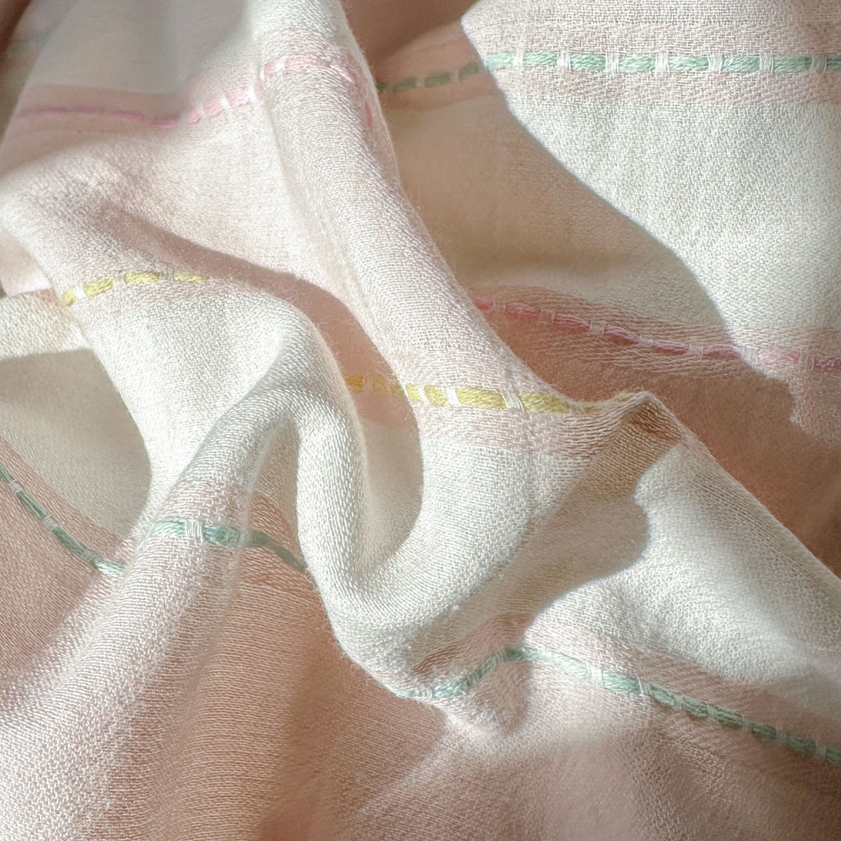 91家纺网 家纺一手货源 找家纺 田野 2026新款水洗棉提花人字小清新系列四件套 粉雾细条