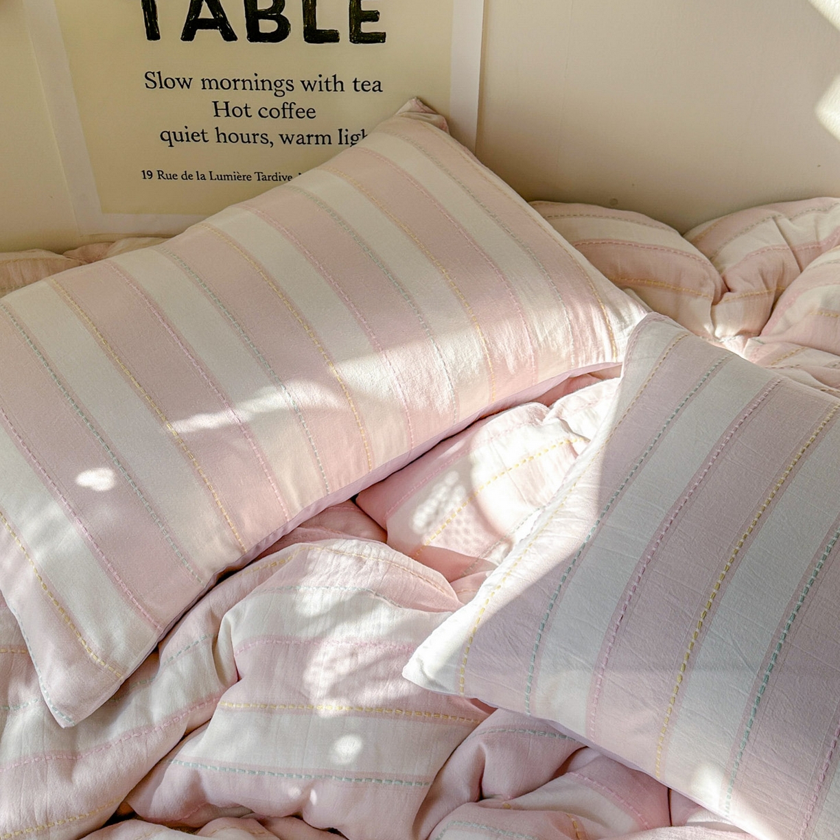 91家纺网 家纺一手货源 找家纺 田野 2026新款水洗棉提花人字小清新系列四件套 粉雾细条