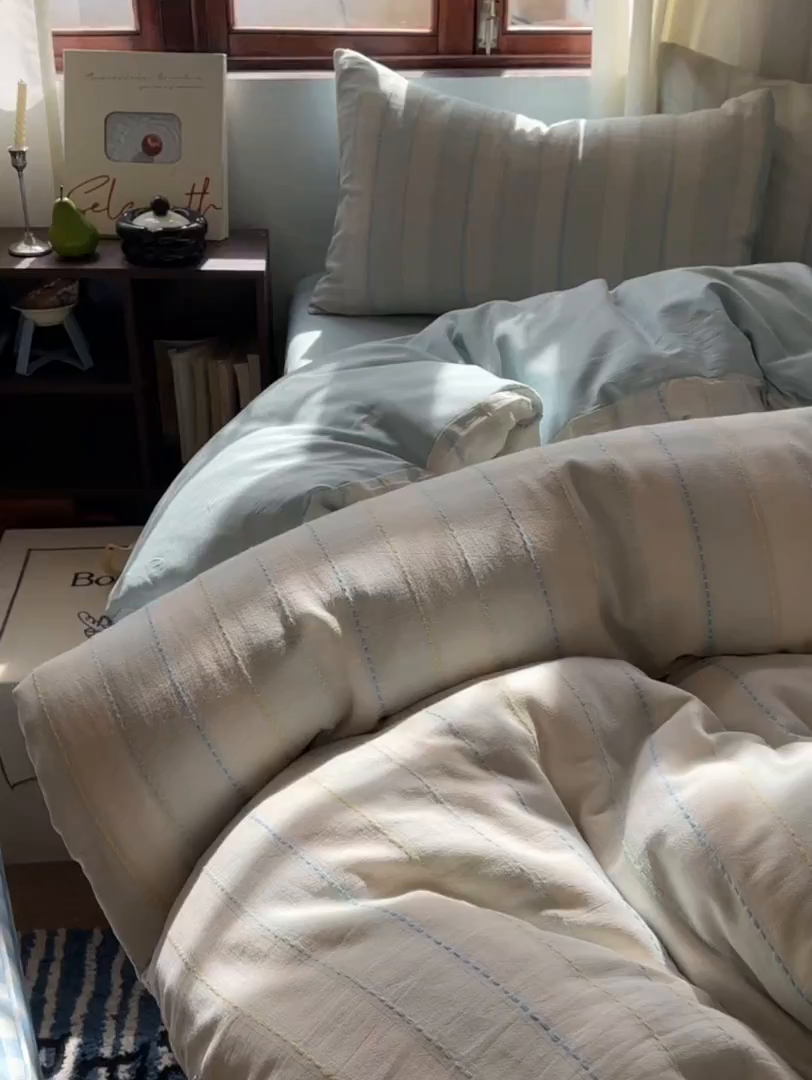 91家纺网 家纺一手货源 找家纺 田野 2026新款水洗棉提花人字小清新系列四件套 晴空蓝条